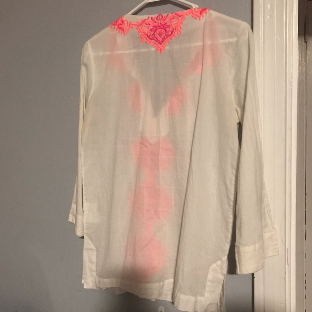 Lilly Pulitzer Amelia Island White Top with Pink Embroidery - Picture 2 of 16